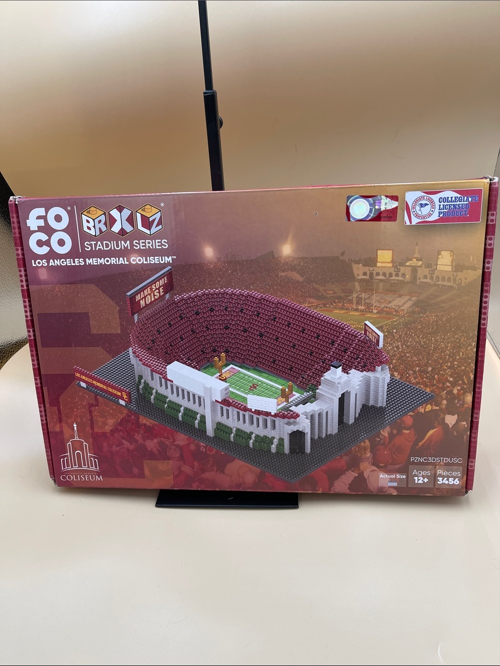 FOCO BRXLZ Los Angeles Memorial Coliseum Stadium Series Building Set - Red/White